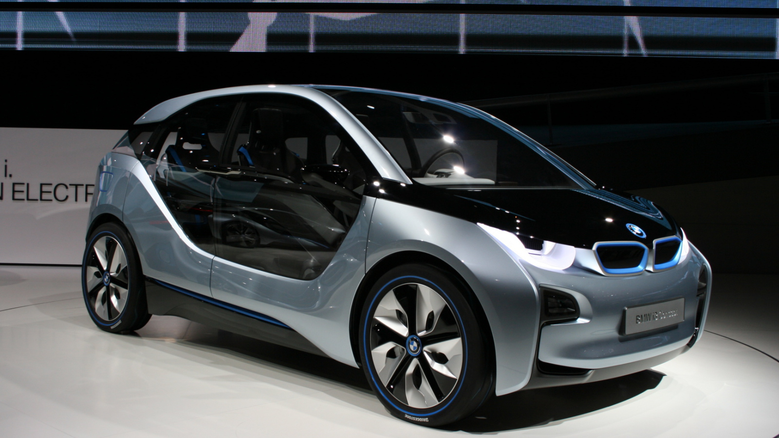 BMW i3 в автосалоне