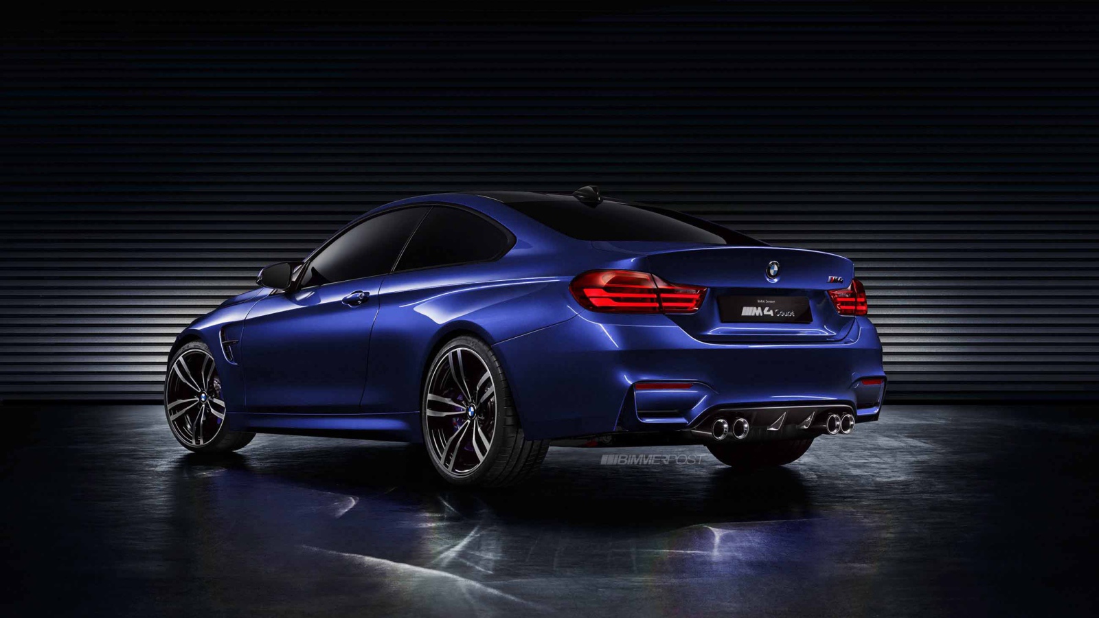 Синий BMW M4 купе