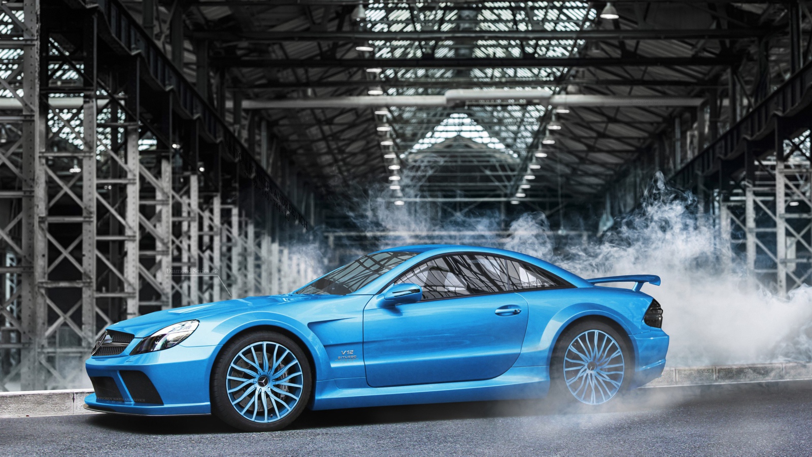 Мерседес на крутом повороте