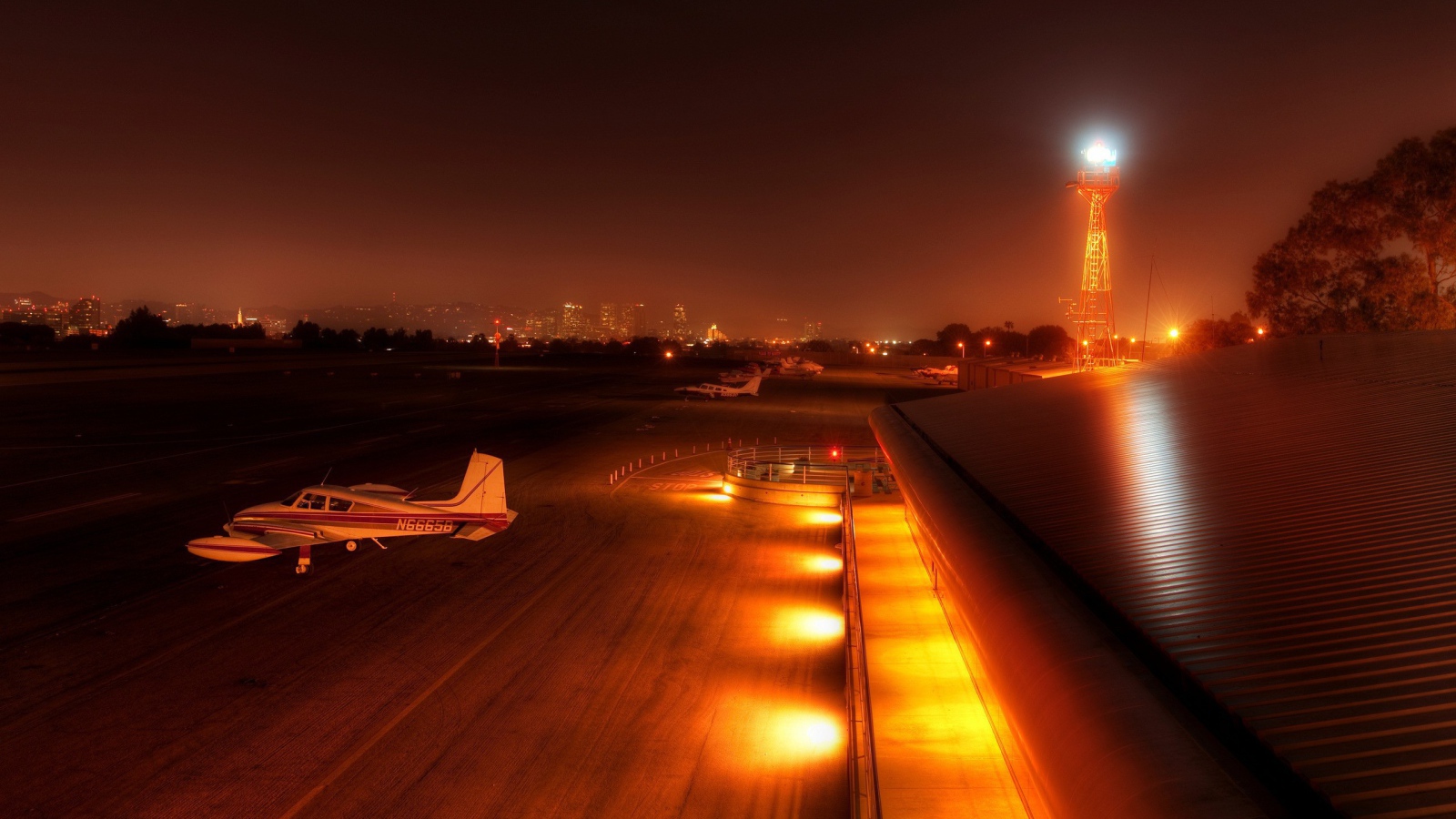 Ночной аэропорт