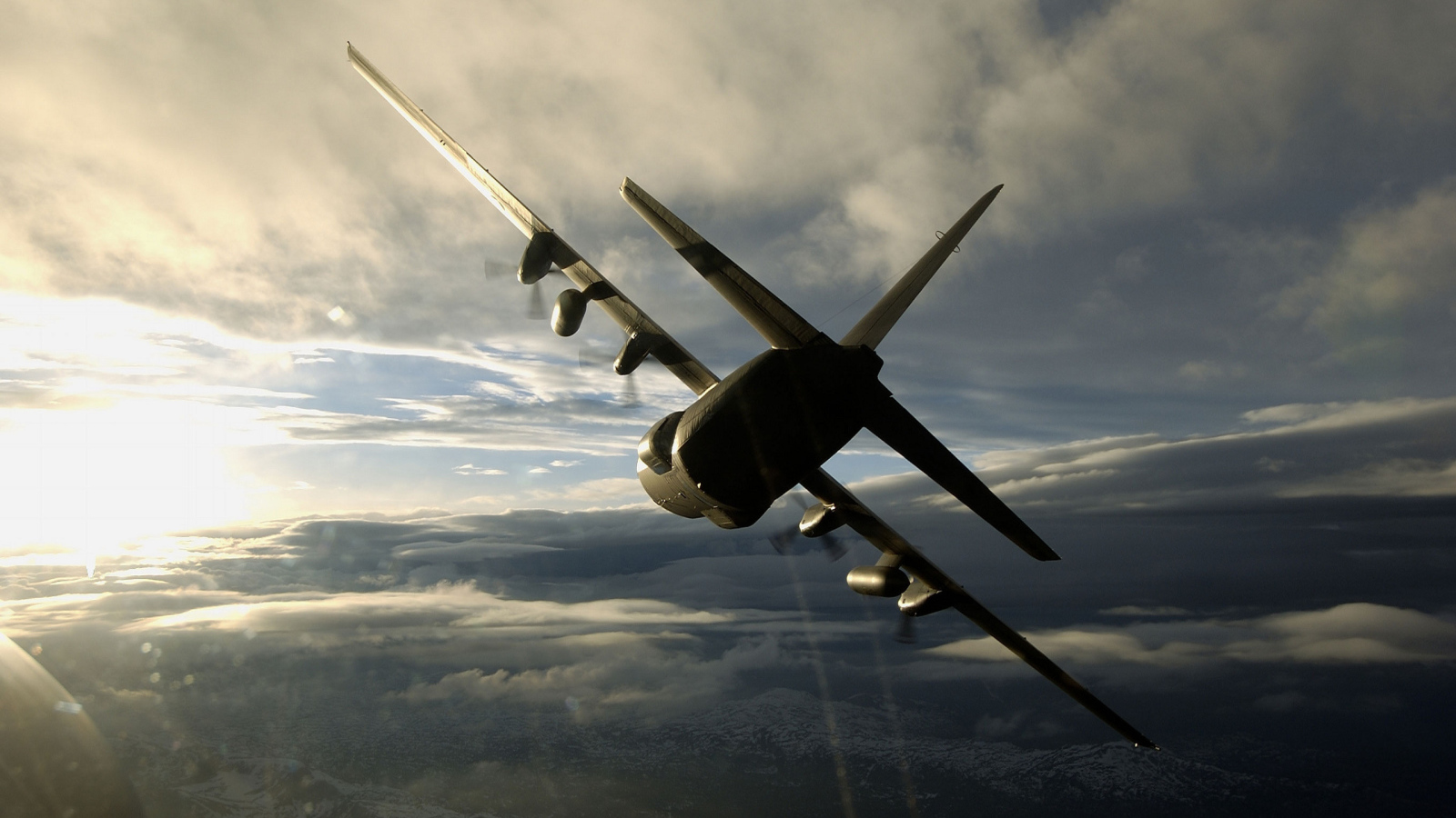 Грузовой самолет в полете