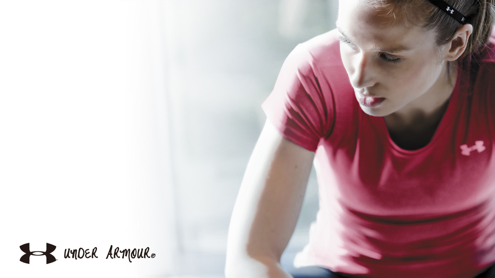 Девочка в розовой рубашке Under Armour