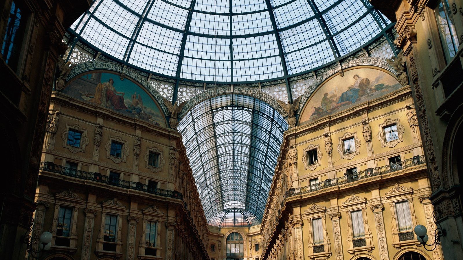 Итальянский собор под стеклянным куполом