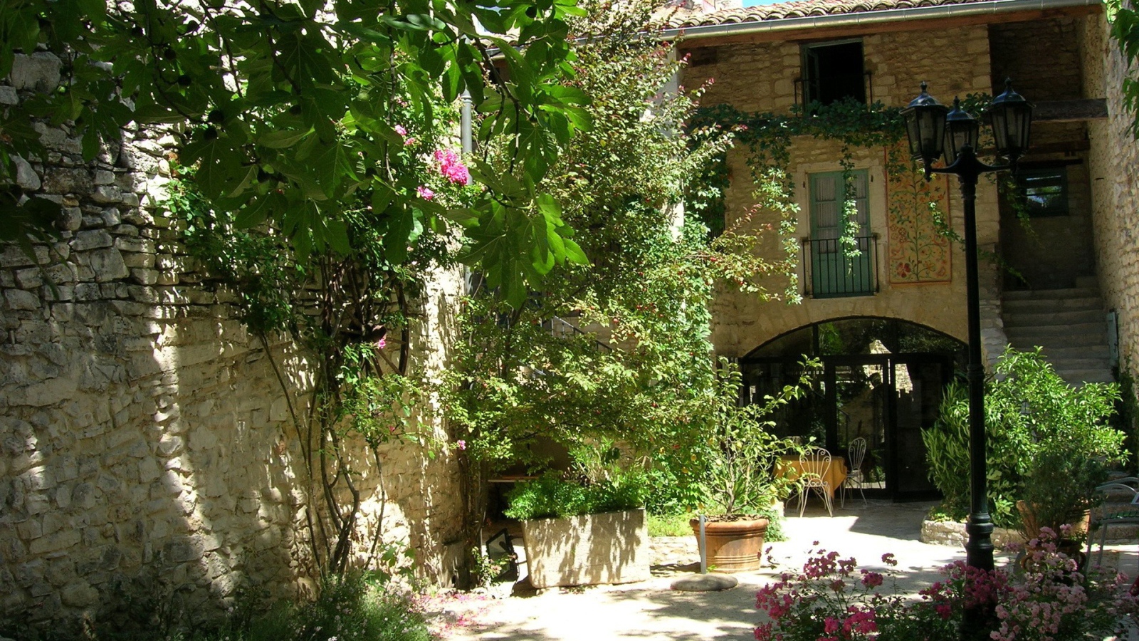 Французский городской двор