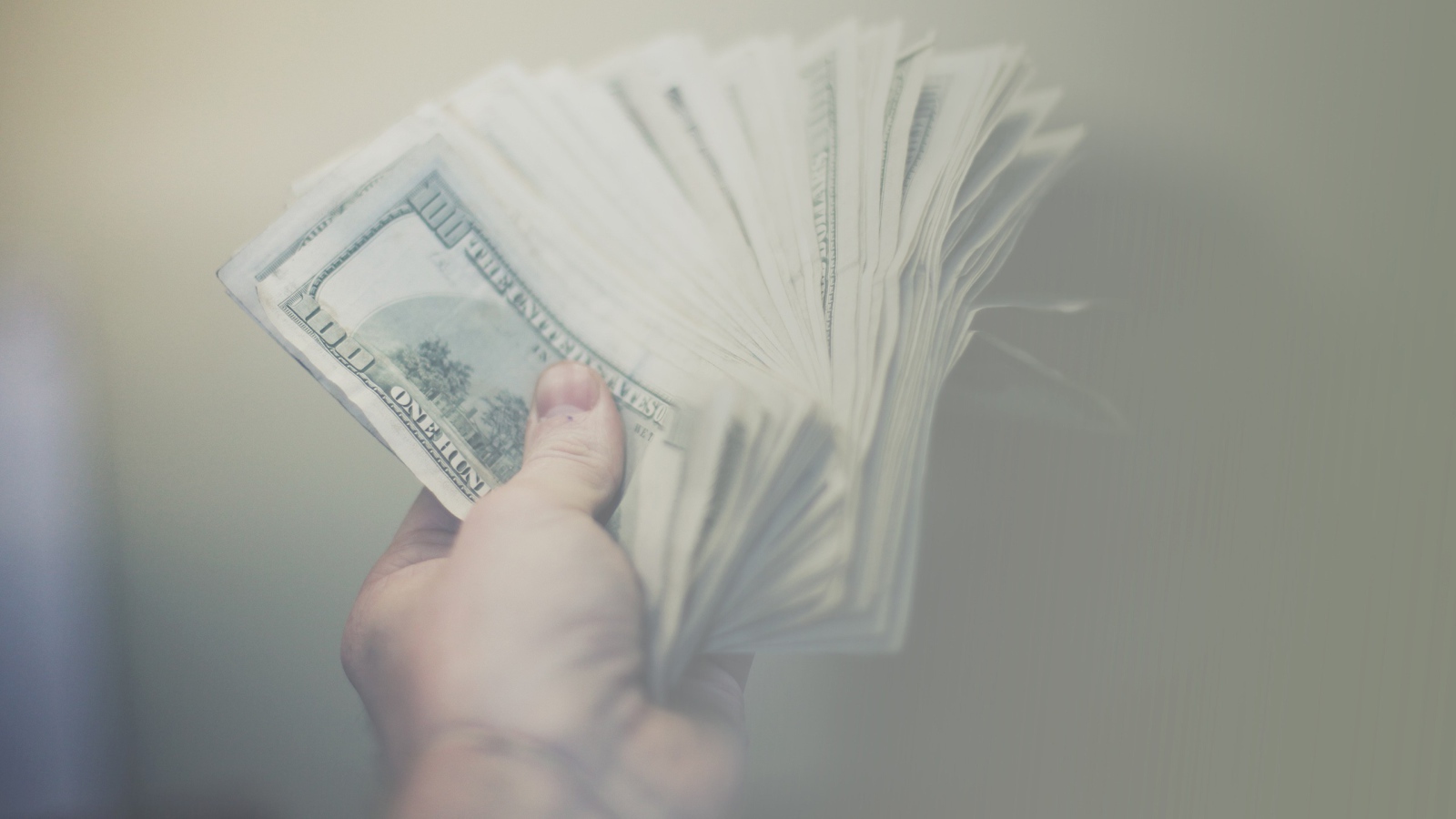 Деньги в руке
