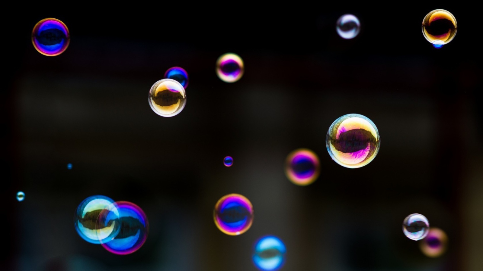 Разноцветные мыльные пузыри