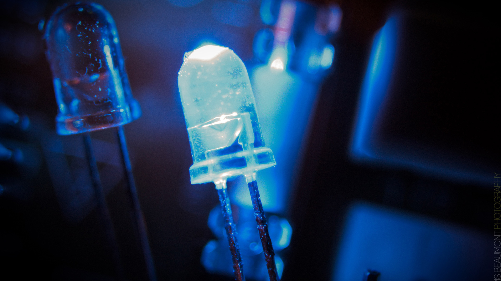 Светящийся светодиод