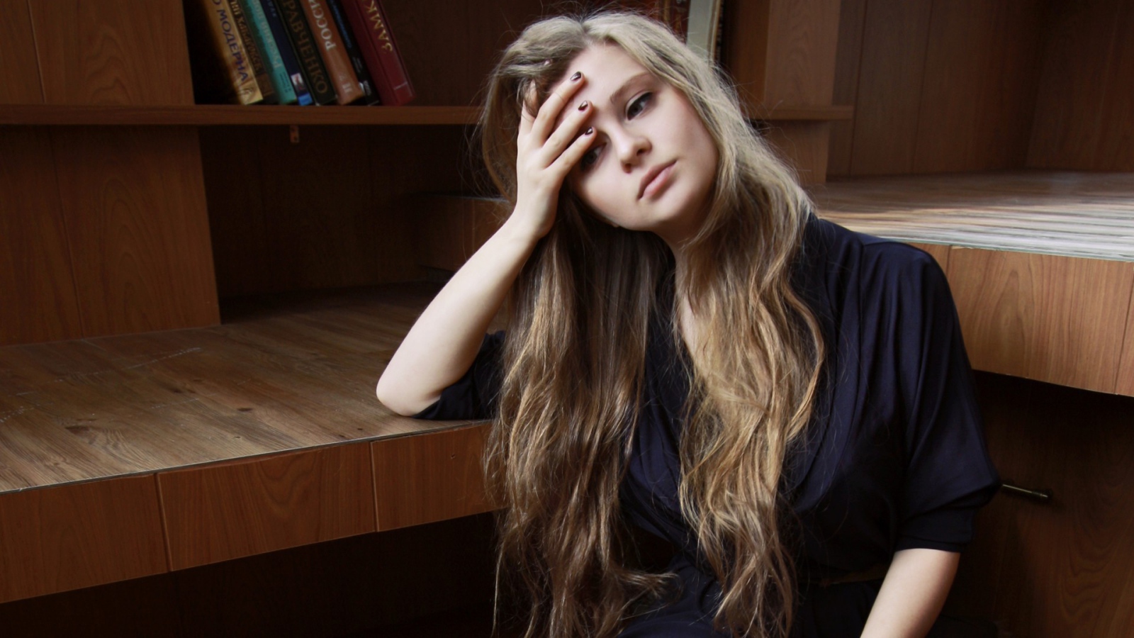 Блондинка устала