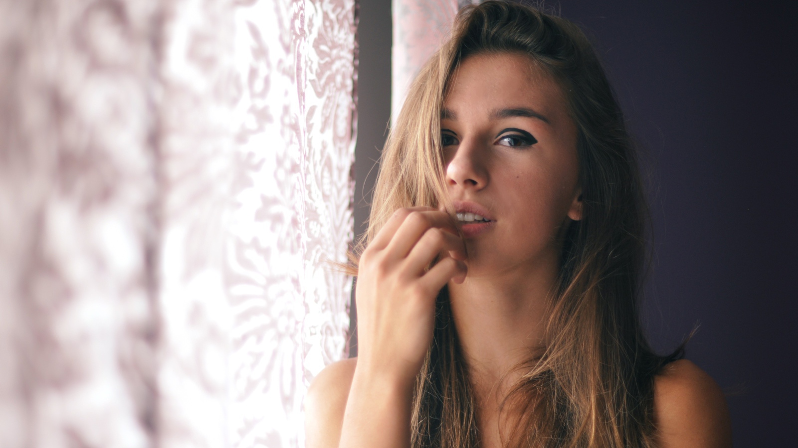 Юлия с распущенными волосами