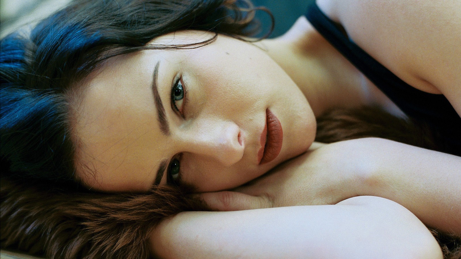 Женщина с голубыми глазами