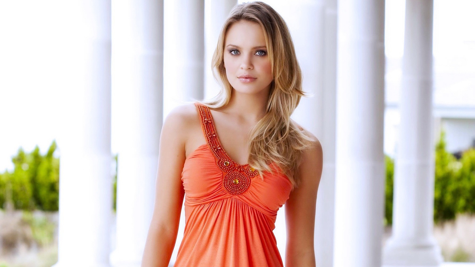 Модель Елисандра Томашески