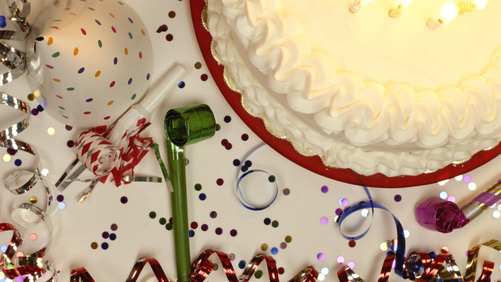 Торт и дудки на день рождения