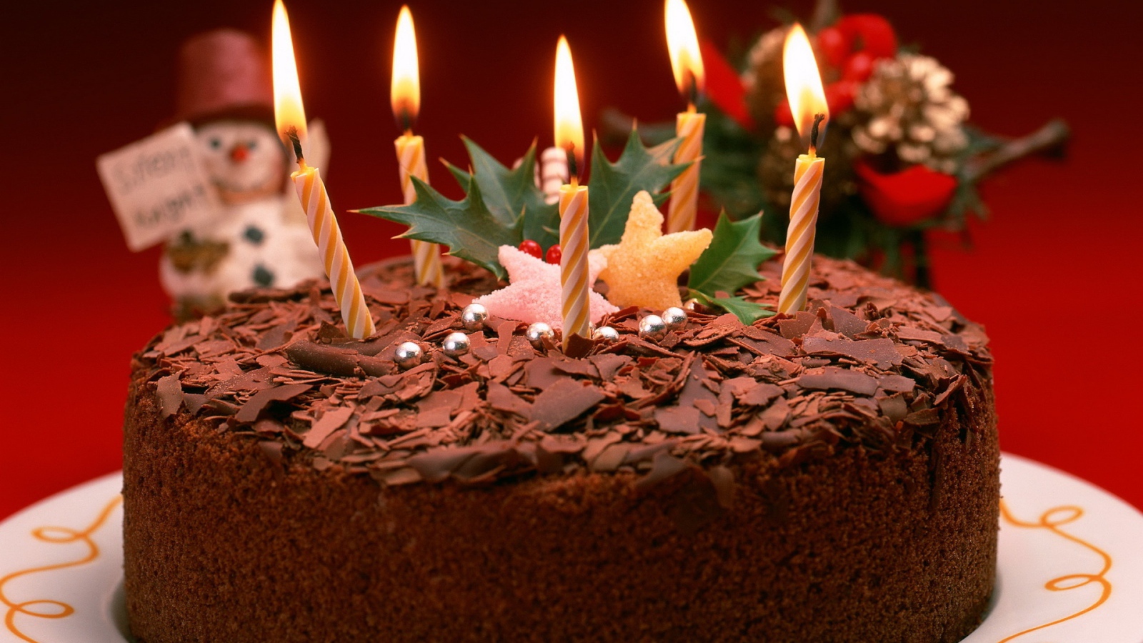  Торт со свечами на день рождения