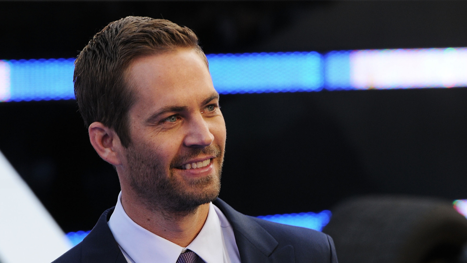 Актер Пол Уокер улыбается