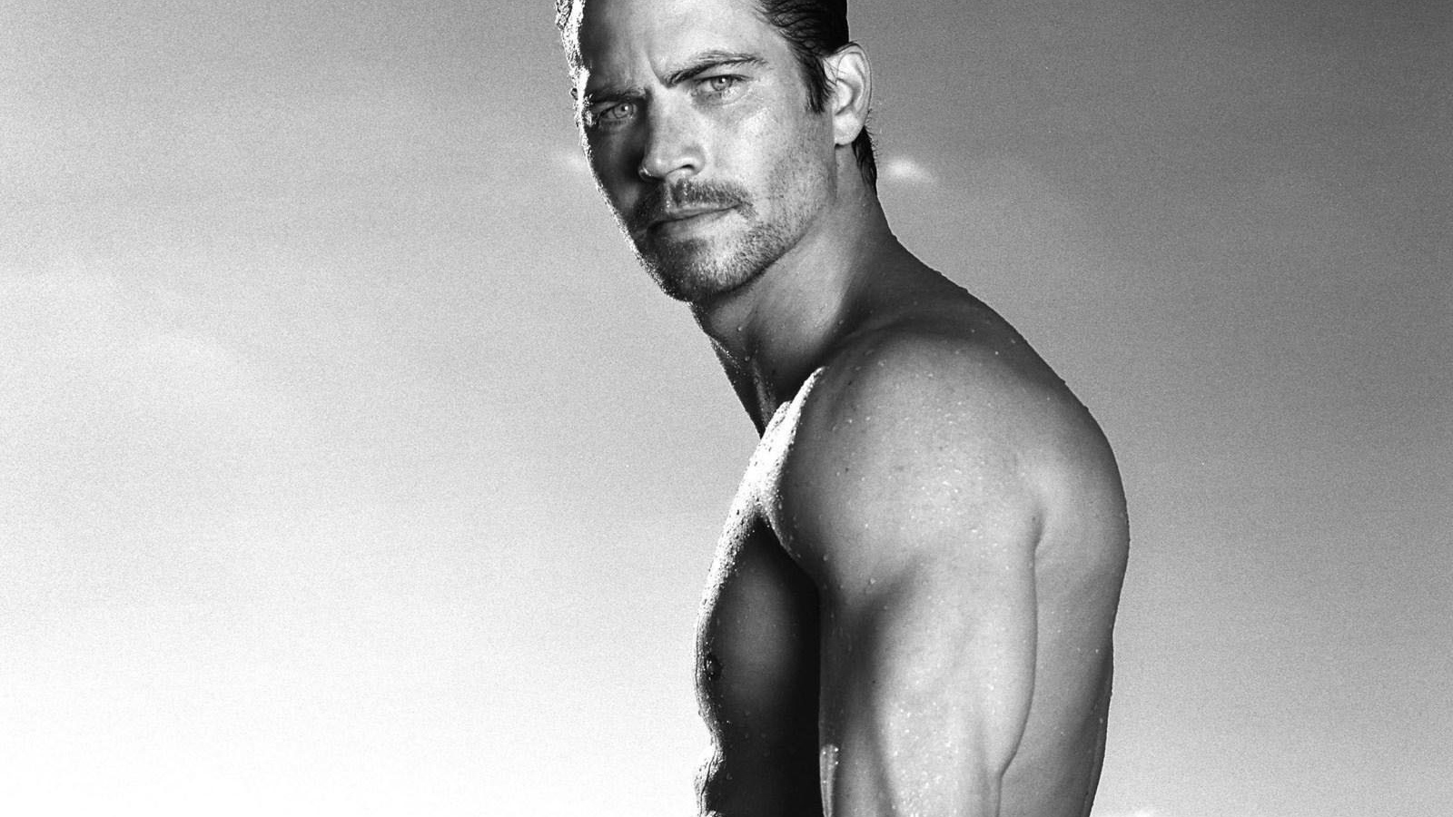 Пол Уокер на пляже