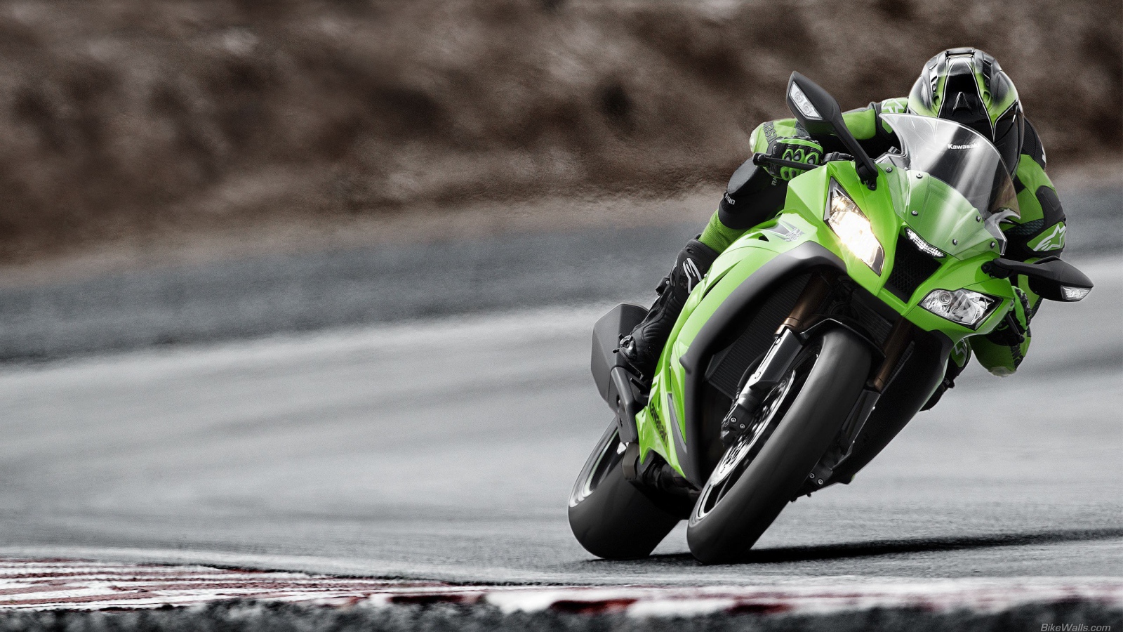 Кавасаки на повороте