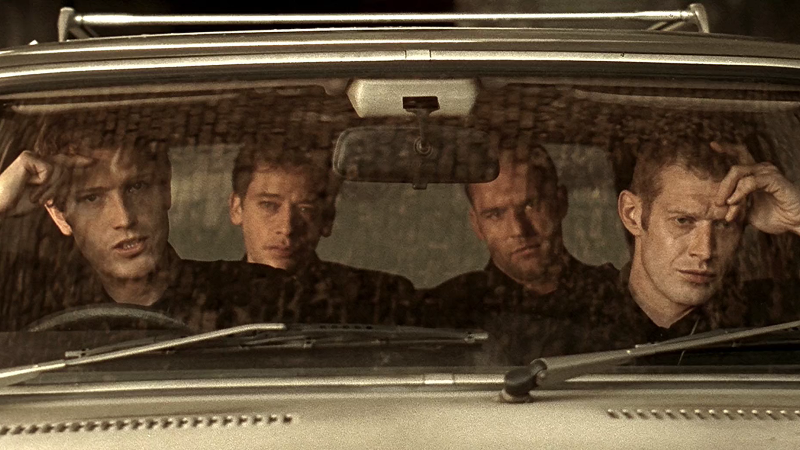 Карты, деньги, два ствола в машине