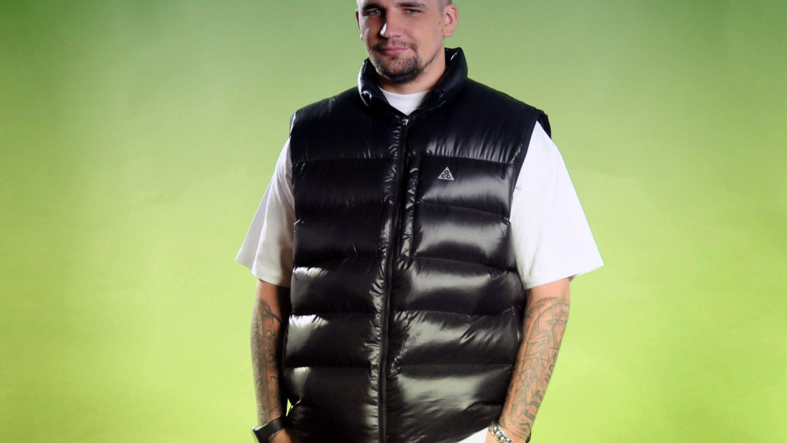 Basta на зеленом фоне