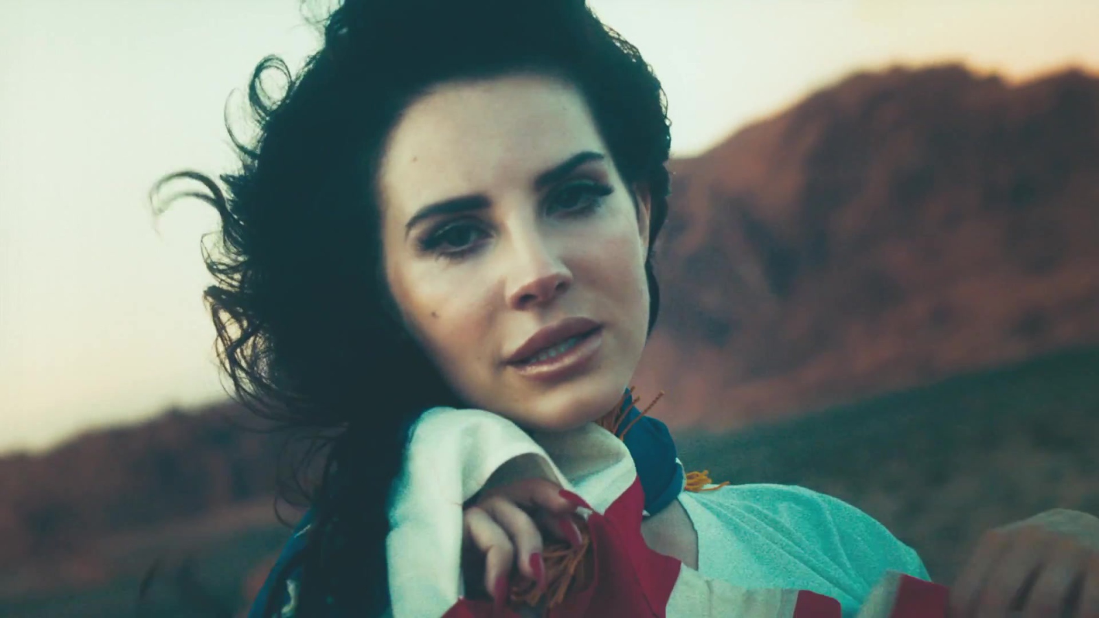 Lana Del Rey in the wind