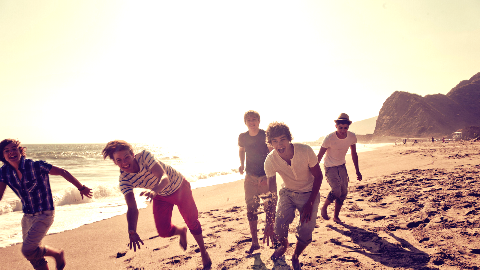 One Direction на пляже