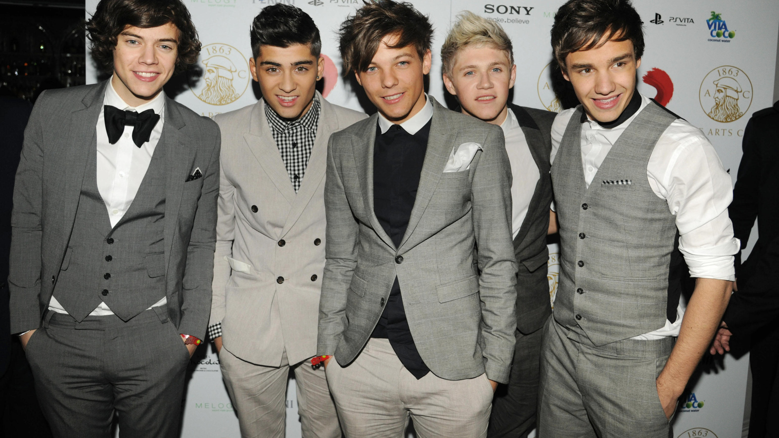 One Direction в костюмах