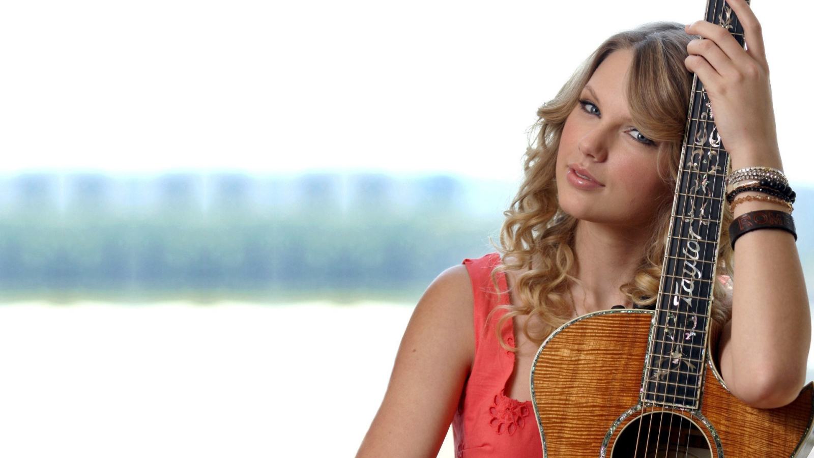 Taylor Swift на пляже