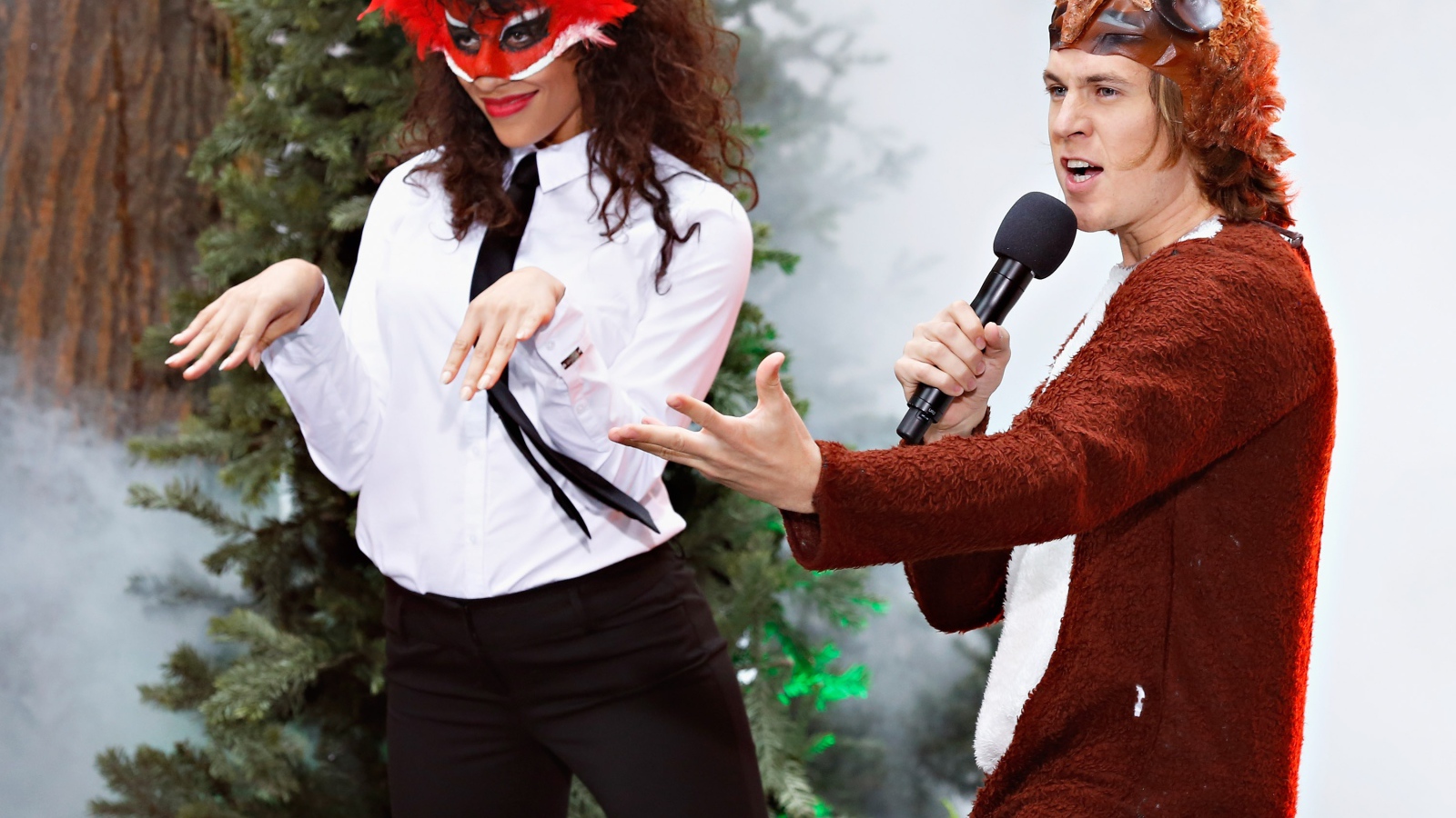 Ylvis поет песню What does the fox say