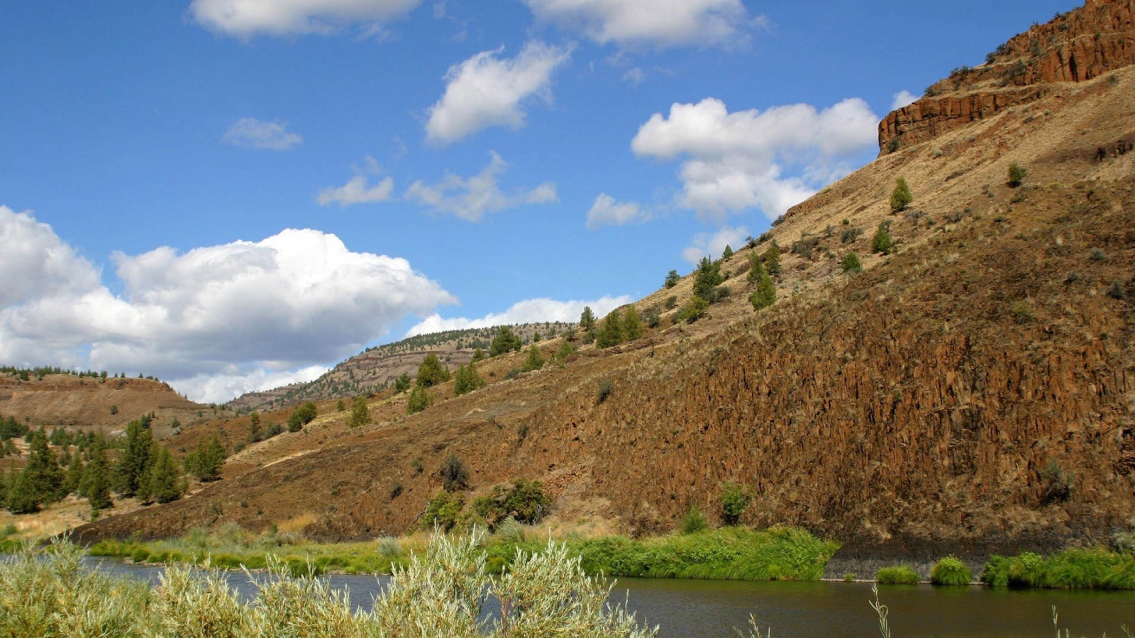 Гора и речка