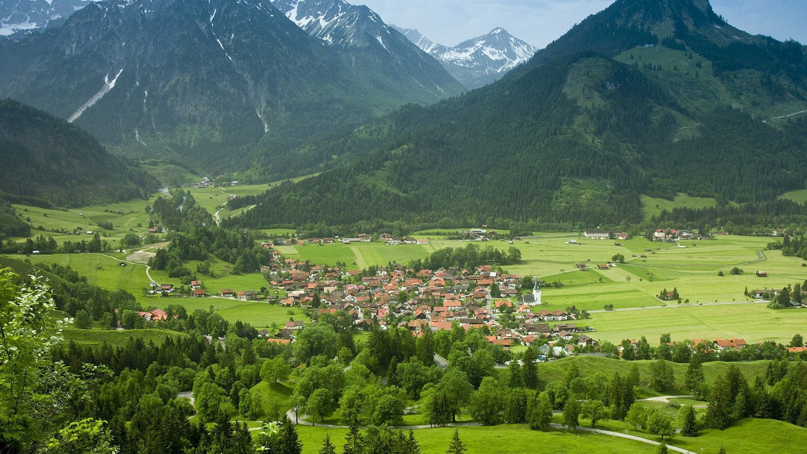 Селение в горной долине