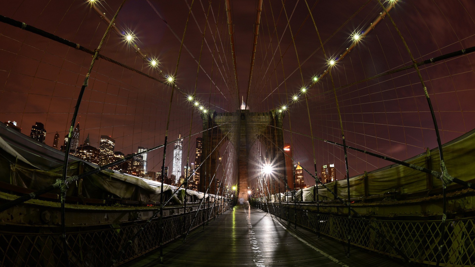 Подвесной мост с огнями