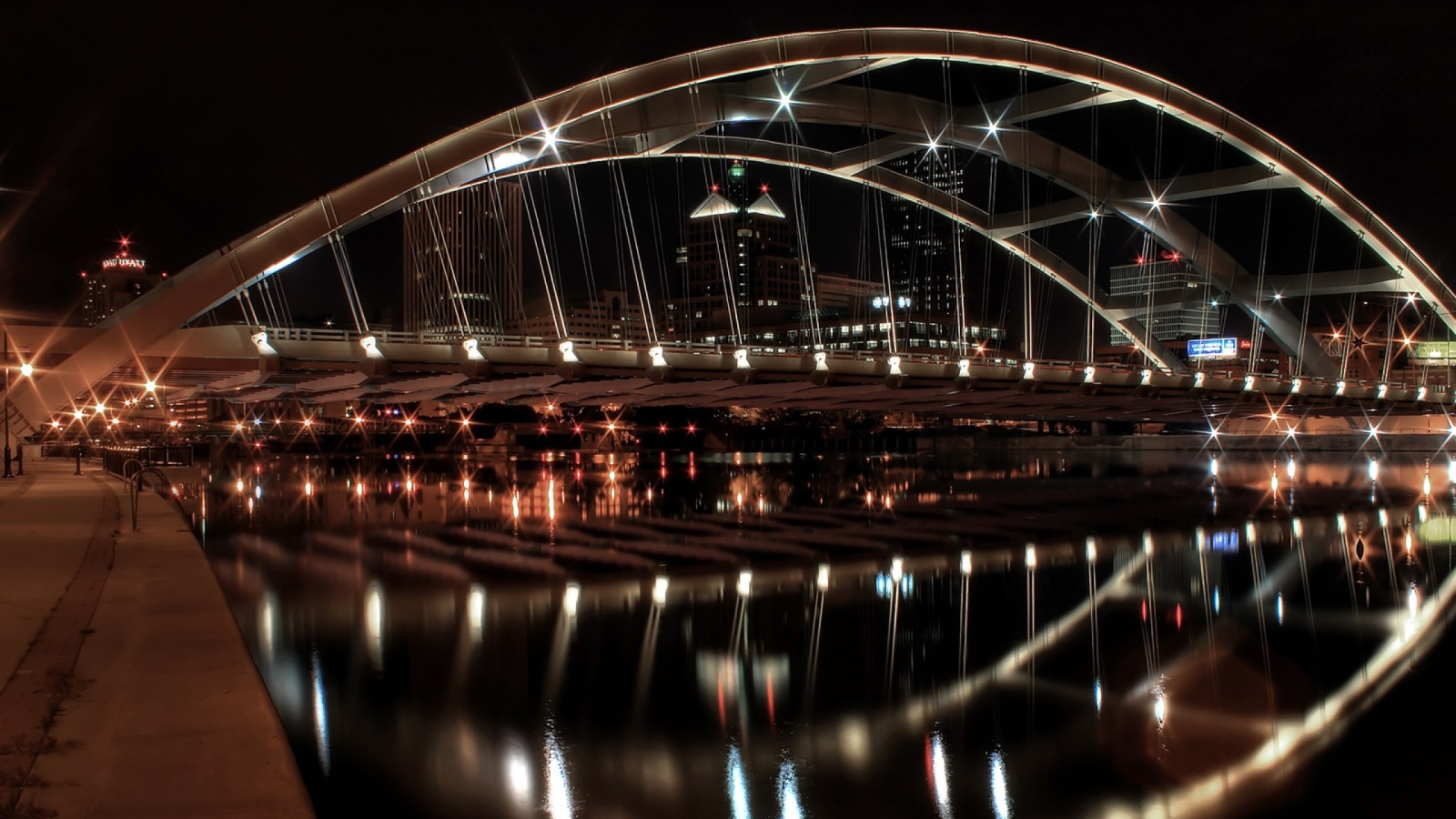 Архитектурный ансамбль на реке