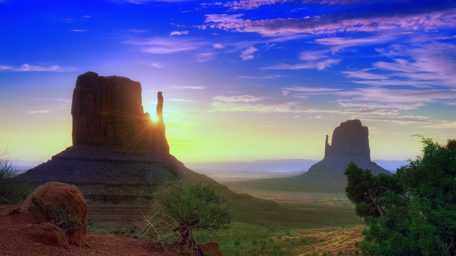 Закат у скал близнецов