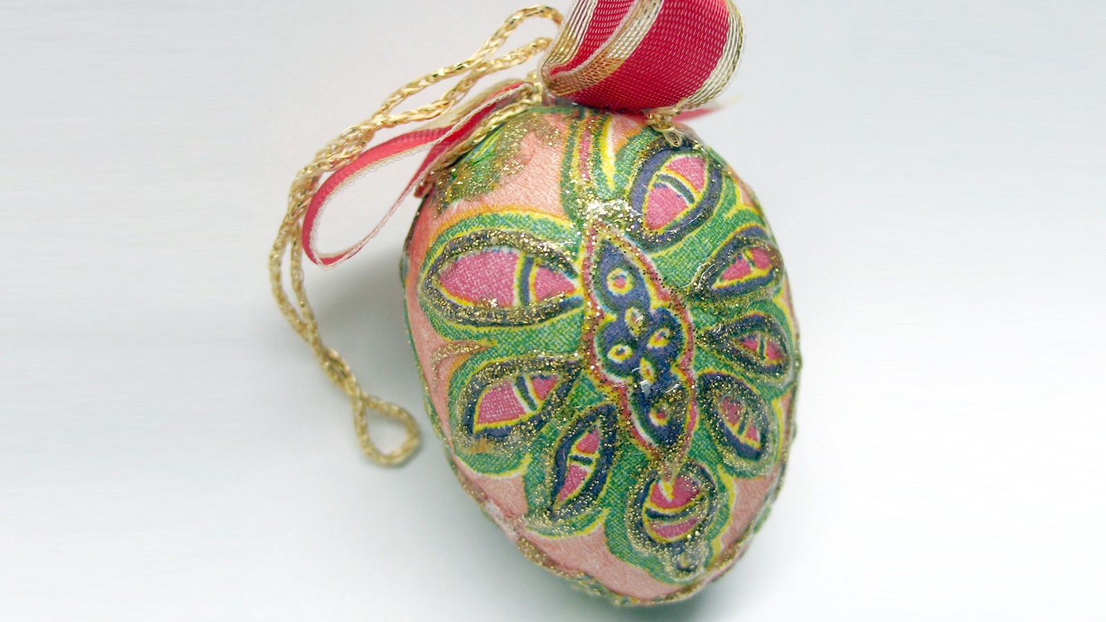 Елочные игрушки из яиц