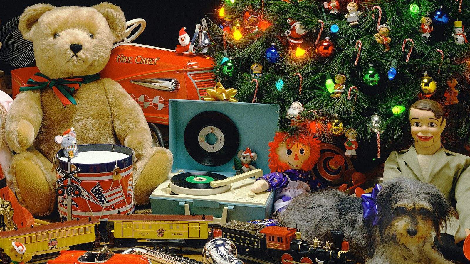 Подарки под елкой на Новый Год лошади