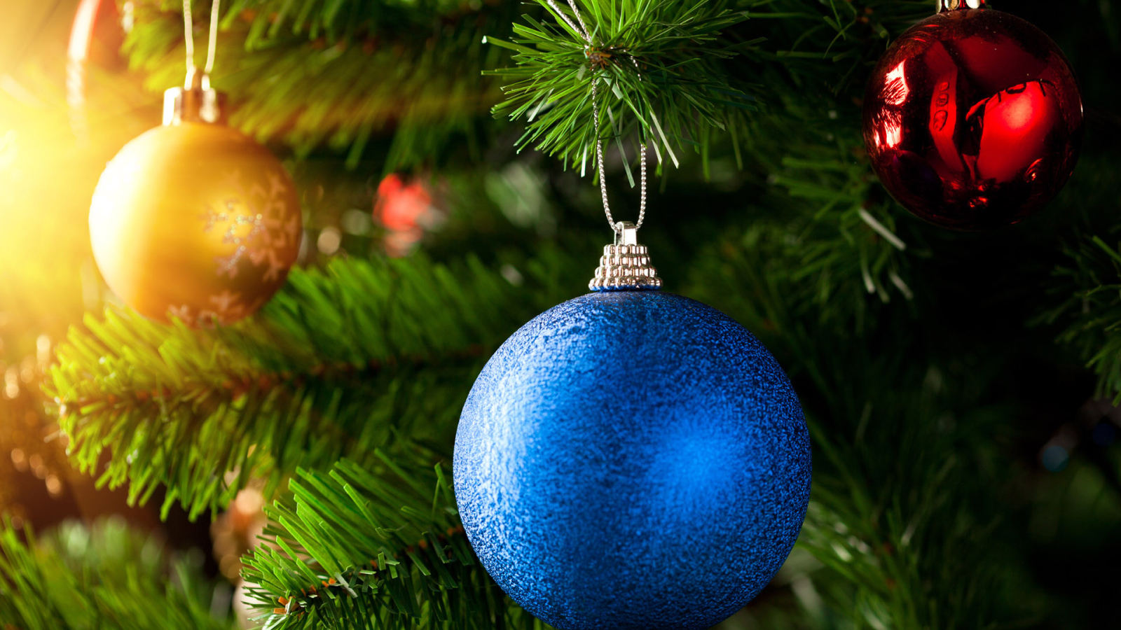 Cовременные елочные игрушки