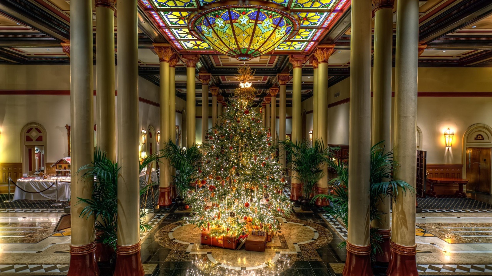 Новогодняя елка в отеле