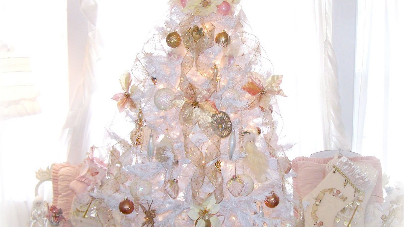 Украшения на новогодней елке в год лошади