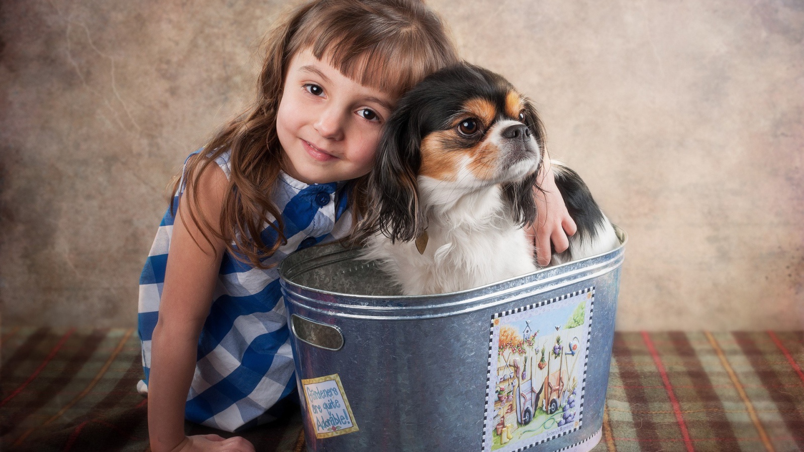 Девочка с подарком