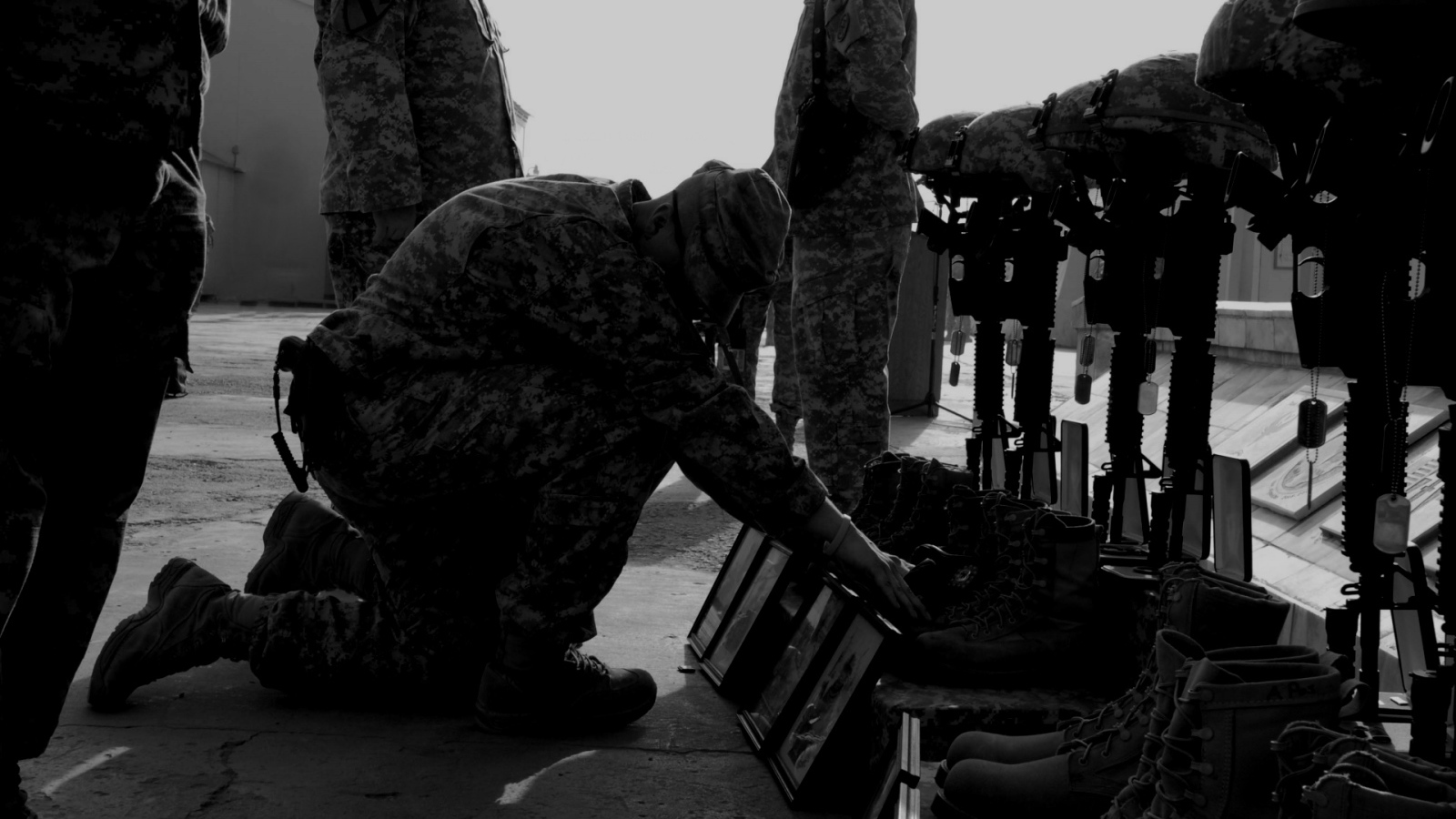 Вспоминают погибших воинов