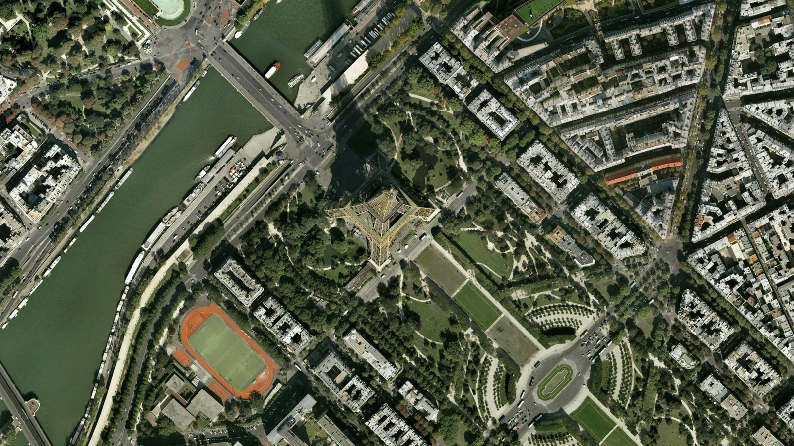 Париж из космоса