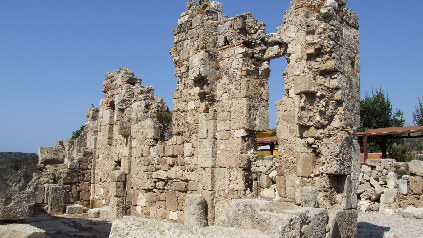 Древние стены Агора Турция