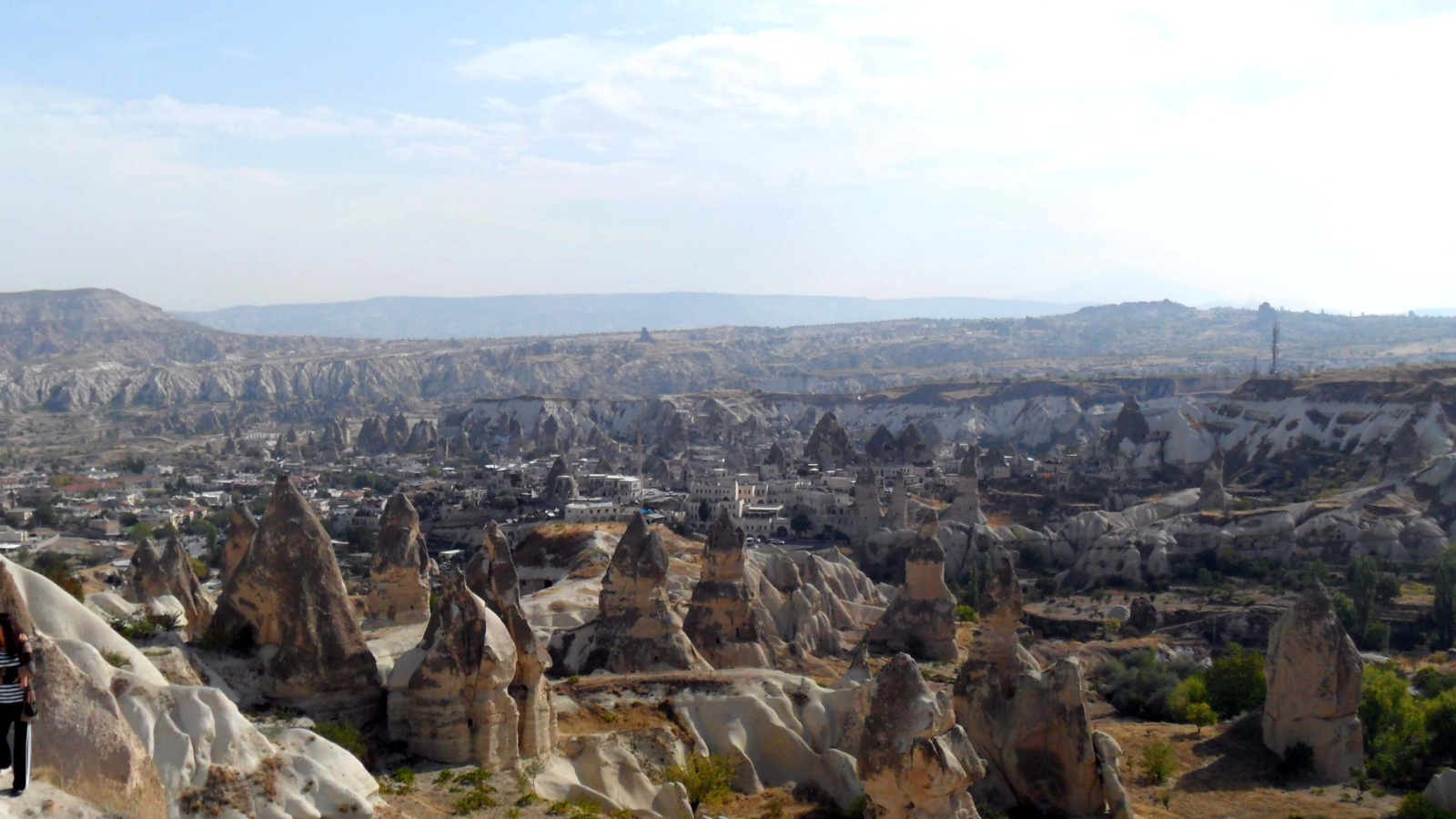 Волшебные дымоходы Турции с видом на город