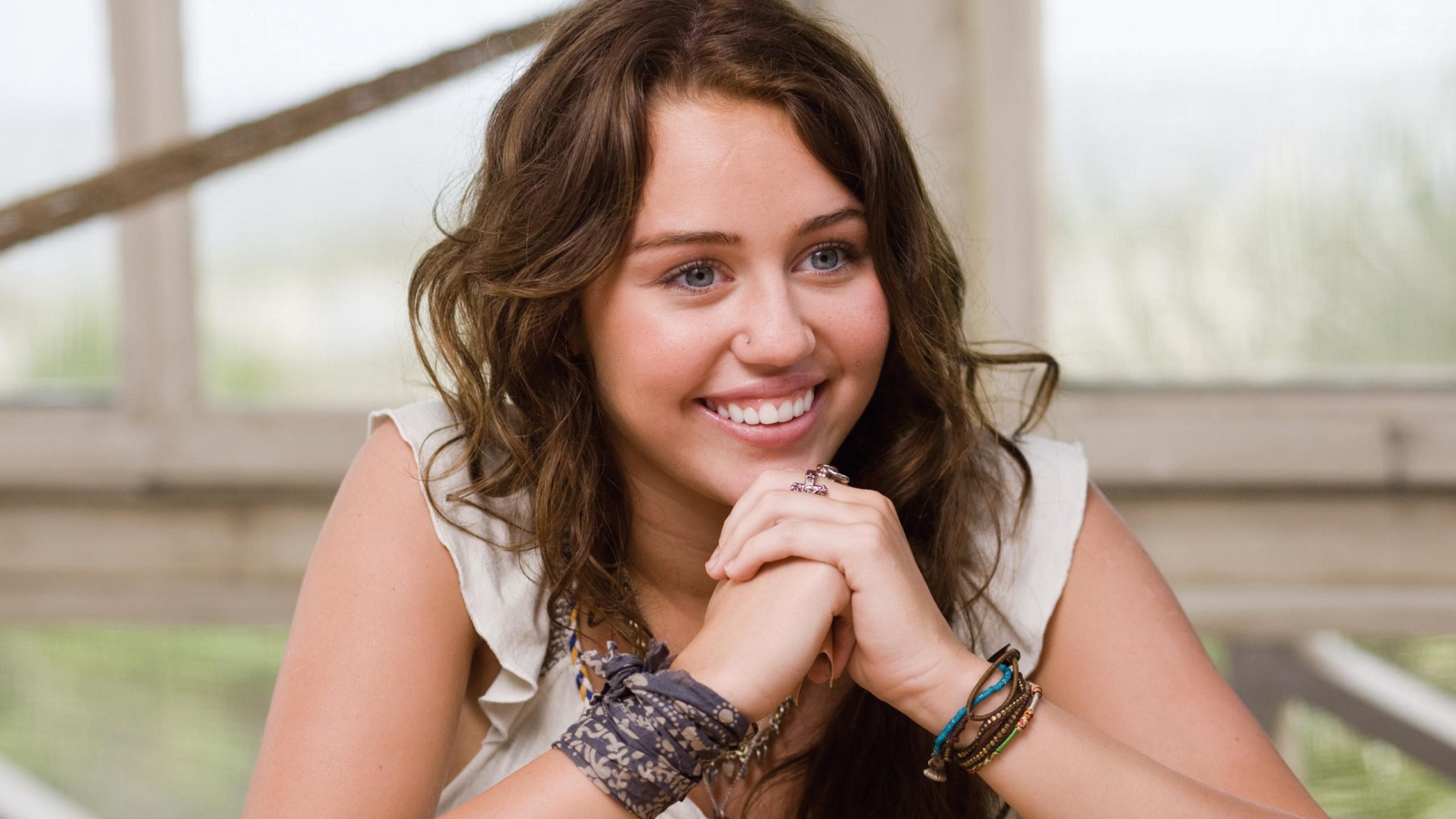 Beautiful Miley Cyrus with a cute smile