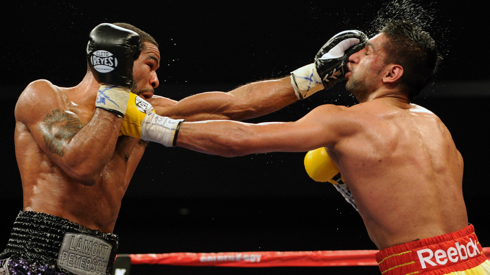 Боксер Риддик Боу сокрушительный удар