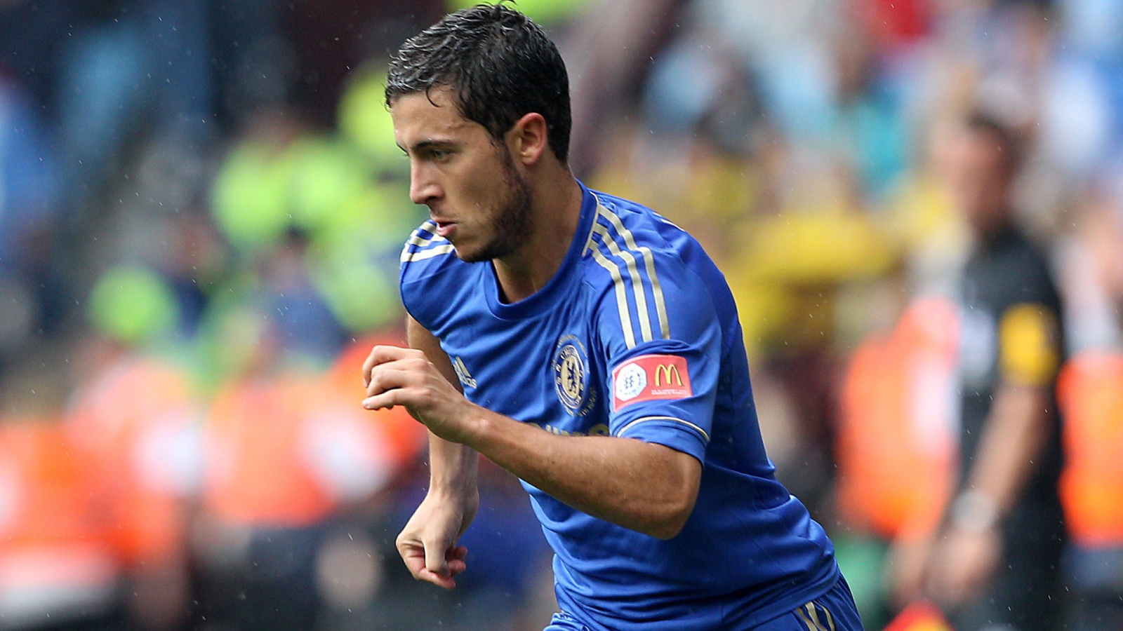 Челси Эден Азар в середине игры