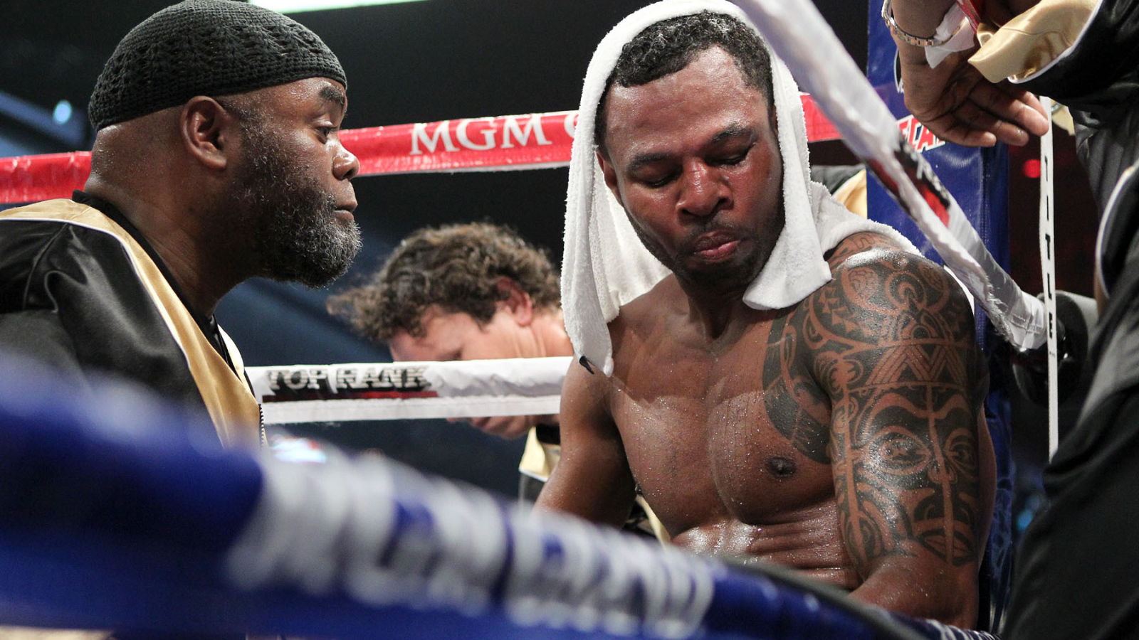 Известный боксер Шейн Мосли после третьего раунда