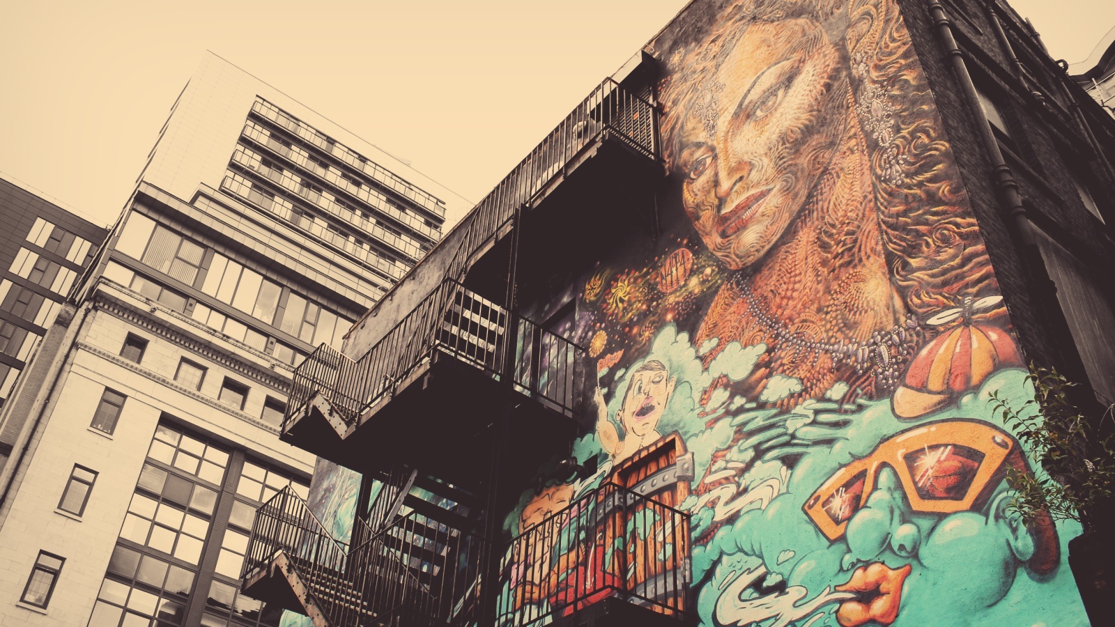 Граффити искусство на многоэтажном доме