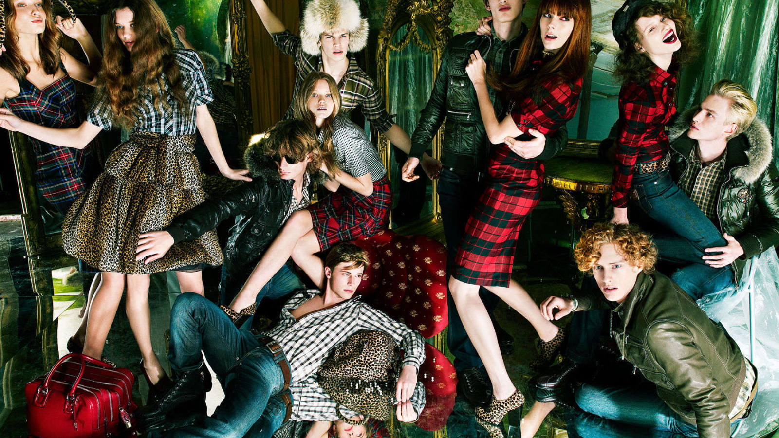 Фотография людей в модной одежде