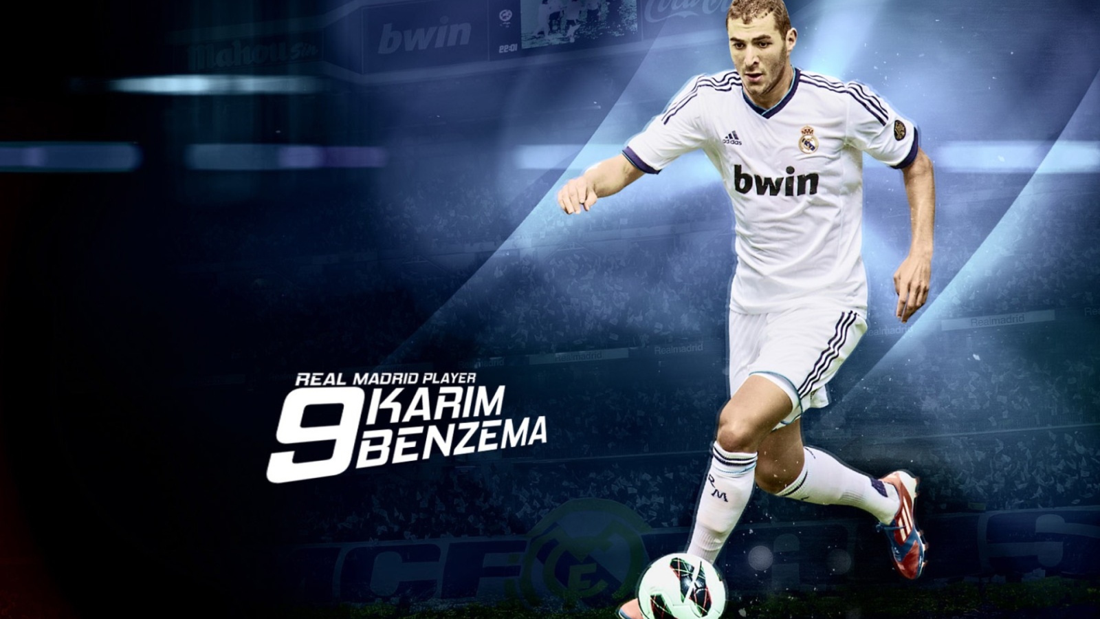 Реал Мадрид Карим Бензема на синем фоне