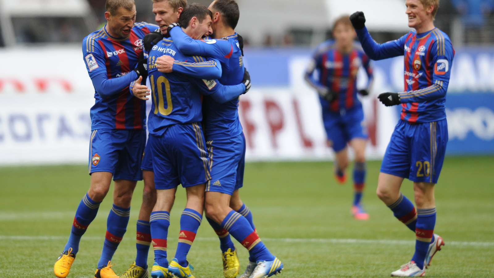 Полузащитник ЦСКА Алан Дзагоев и его команда